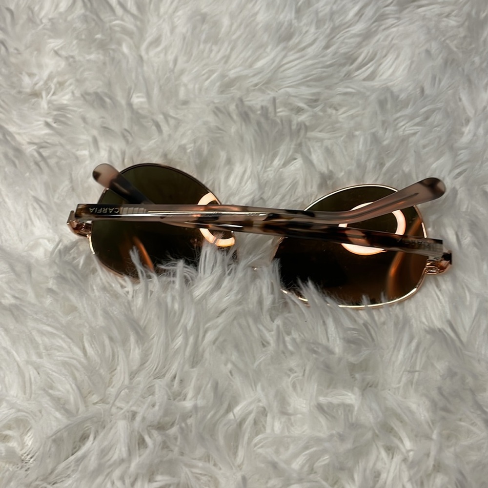 Stylish Gold Aviator Sunglasses - Picture 2 of 5